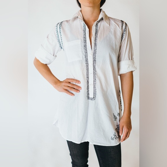 Subtle Luxury Women M/L White Cotton Blue Embroidered Boyfriend Shirt Tunic - Picture 1 of 16
